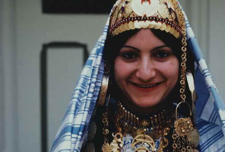 A Jewish woman woman in traditional clothing