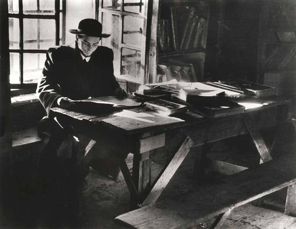 Rabbi Baruch Rabinowitz, Mukacevo, 1937-38. Photo by Roman Vishniac.